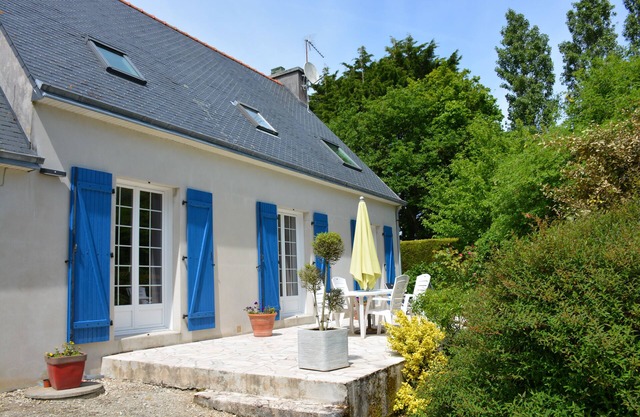 spacious house with large garden and terrace in the Bay of Douarnenez