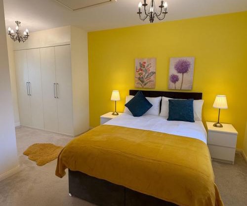 Spacious I Off Street Parking I Families & Contractors