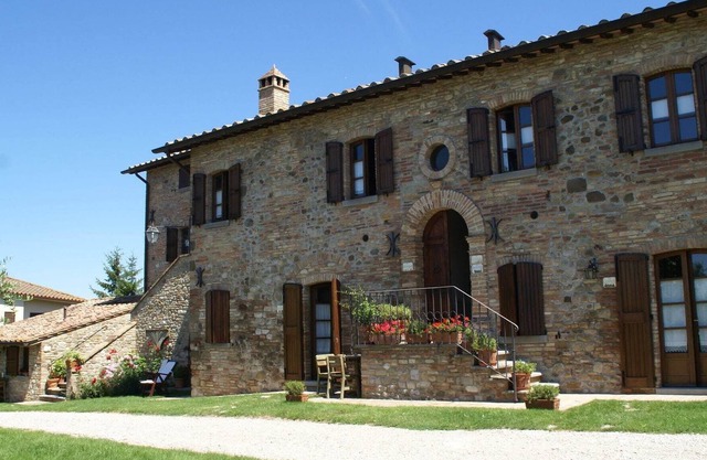 Spacious Holiday Home in Montone with Swimming Pool