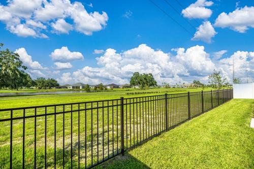 Spacious Lake View 3BR in The Villages With Golf Cart & Patio