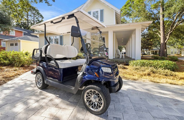 Spacious LAKE VIEW~Free Golf + Golf Cart ~POOL~Hot Tub, Gym