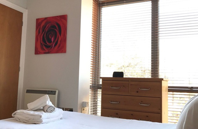 Spacious, Light and airy comfortable 2 bedroom apartment