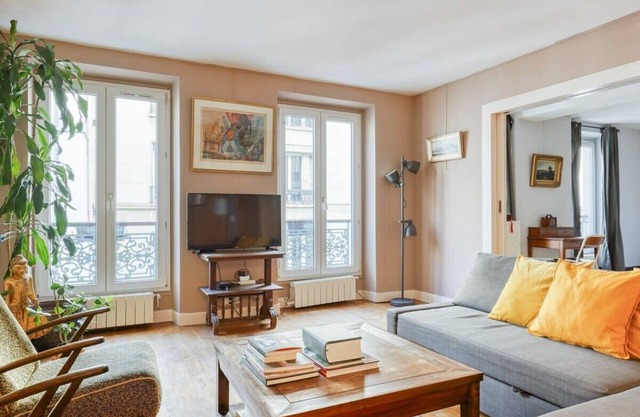 Spacious & lovely flat-Up to 10 guests-Paris 10