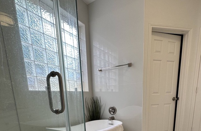 Spacious Luxe 4 Bedroom Home in Sugar Land TX