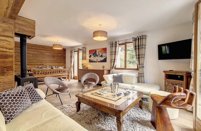 Spacious luxury chalet with terrace and foosball