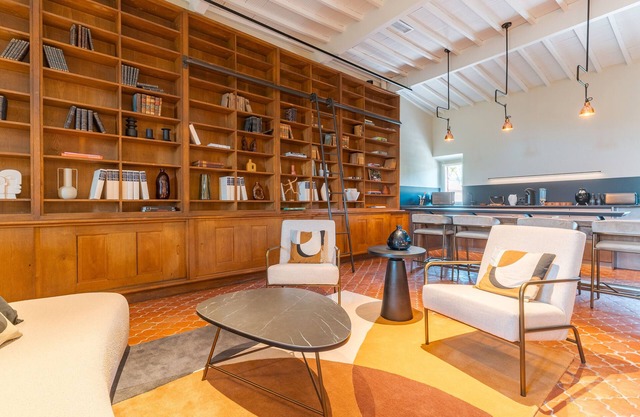 Spacious, modern loft in a château near Aix.