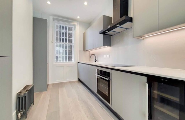 Spacious Maisonette Townhouse in the heart of Soho