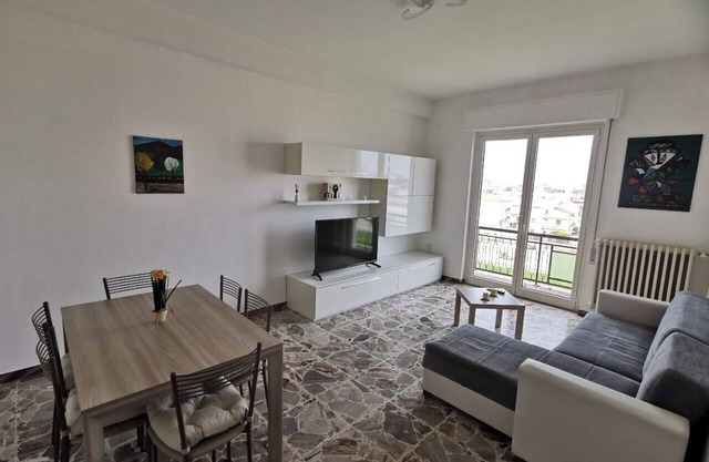 Spacious modern apartment, balcony with mountain view, free parking