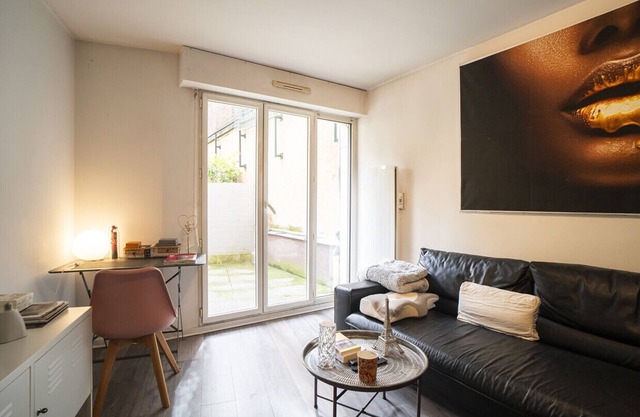 Spacious nest with terrace and garden