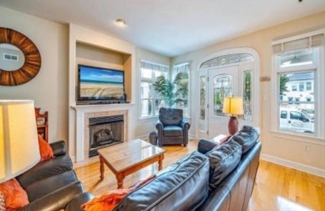 Spacious North End 4BR w/Porch, Parking & Fireplace –Steps to Beach & Boardwalk