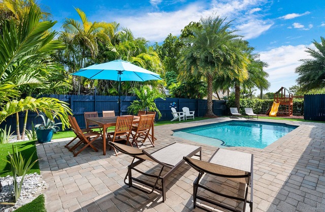 SPACIOUS OASIS-Pool-OutdoorBar&Kitchen-Playground!