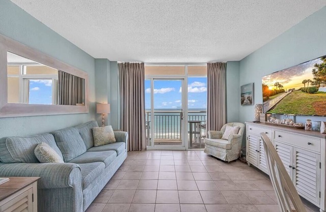 Spacious Oceanfront Condo - Bay Watch 1138