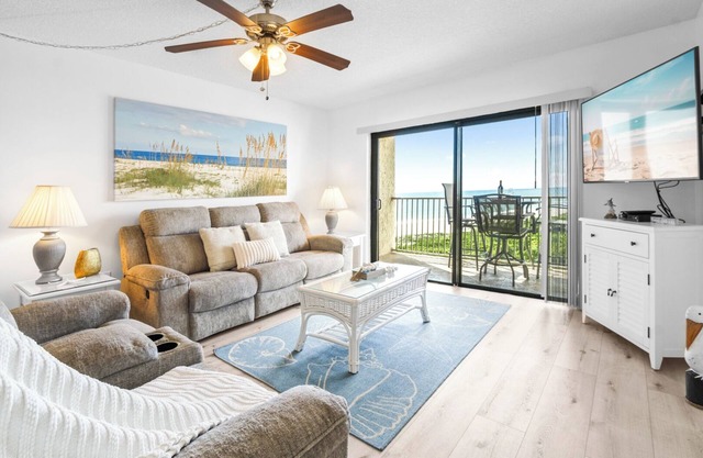 ]Spacious Oceanfront Condo w/Heated Pool, Putting Green & Stunning Views! 🌴