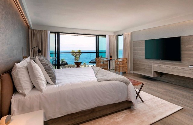 Spacious Penthouse Suite at La Jolla Cove Hotel & Suites! Ocean Views, Pool!