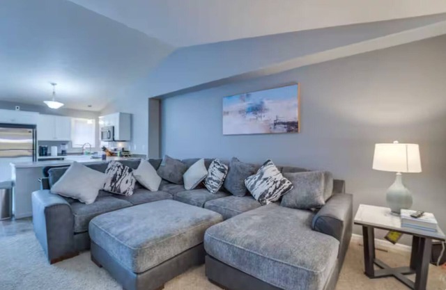 Spacious Pet-Friendly Townhouse