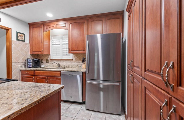 Spacious Private Vacation Home 3BR/2Bth - Family-sized, Big Backyard