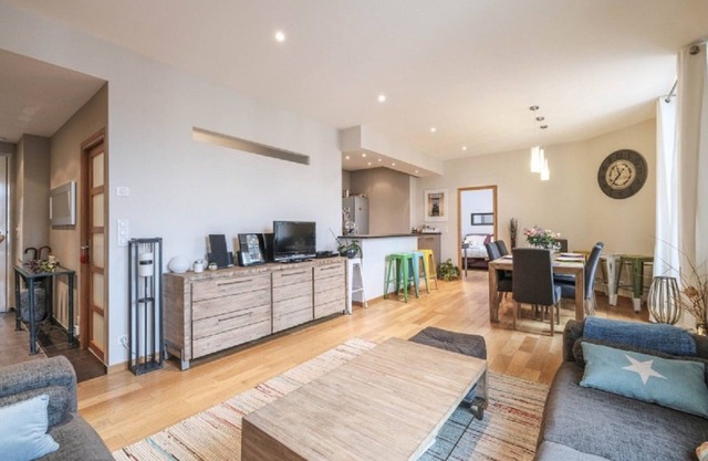 Spacious, quiet and sunny apartment close to Palais des Festivals and Croisette