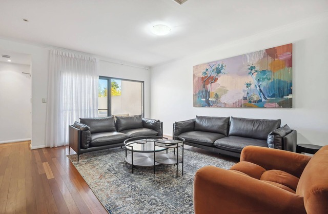 Spacious, Quiet, Luxury 2BR Apartment in the Heart of Fremantle