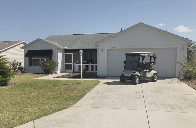 Spacious Ranch in the center of The Villages - Golf Cart!