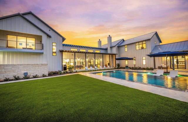 Spacious Retreat at Oxbow +Private pool +Views +EV Charger +River Access