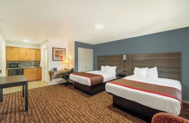 Spacious Room w/Fridge, Microwave & Private Bath – Ideal for Family Road Trips