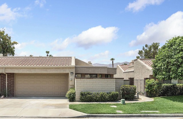 Spacious Single-Story Condo w/ Lake View