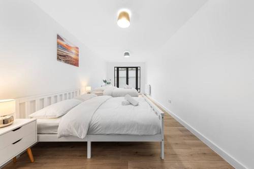 Spacious Sleep 14 - 1 min from Tooting Station MR3