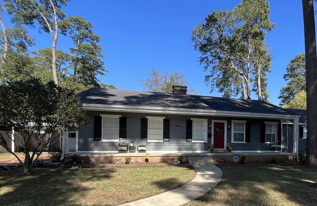 Spacious South Highland Renovated Beauty with Hot Tub
