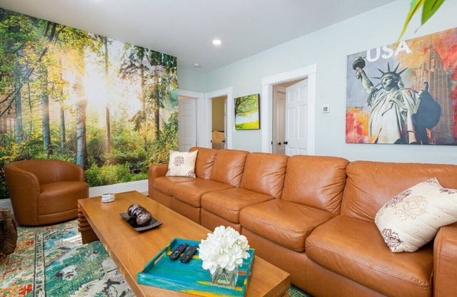 *Spacious Spooky 3BR Home|Salem+Beverly|Parking