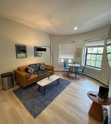 Spacious Studio Back Bay