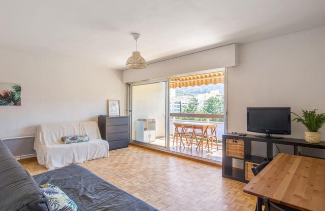 Spacious studio w sea view terrace near the beach in Marseille Welkeys