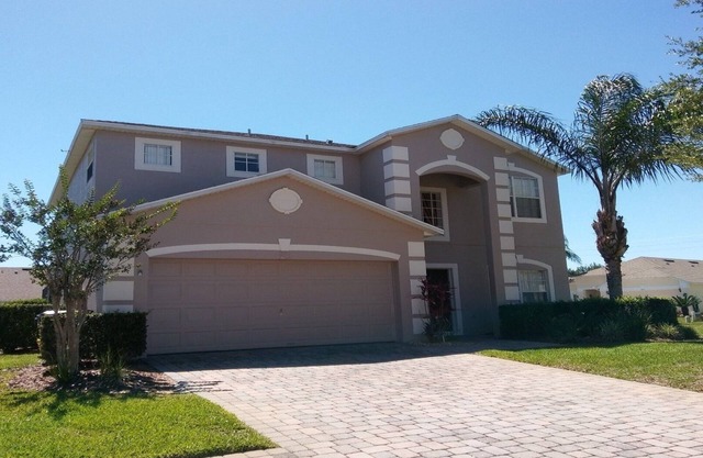 Spacious & Stylish Pool Home With Games Room On West Haven, Disney 11 miles!