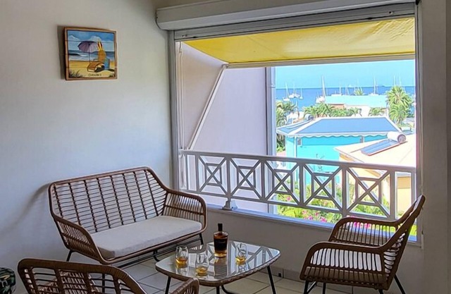 Spacious T2 facing Anse Mitan beach 3 ILETS