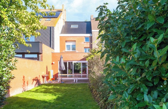 Spacious town house at canal with garden