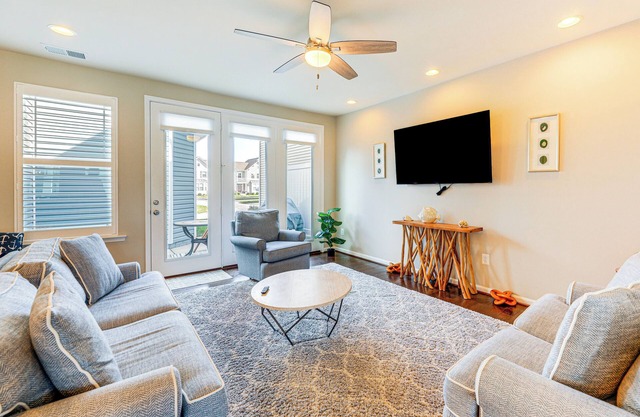 Spacious Townhome 2 Mi to Bethany Beach Boardwalk