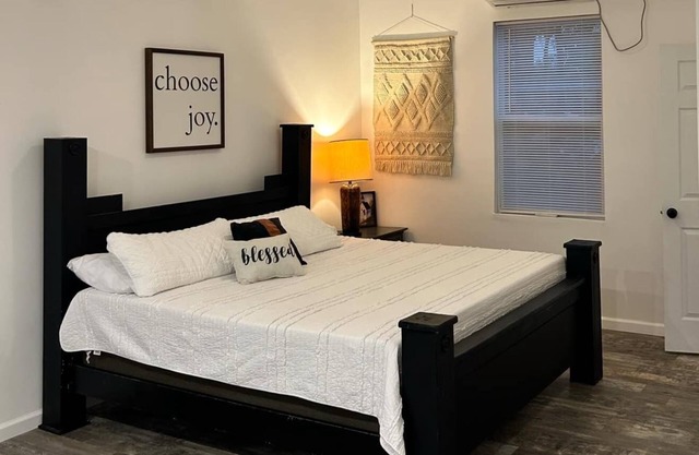 Spacious townhome convenient to everything! Great rates! ⭐n