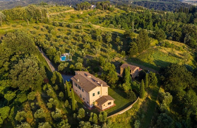 Spacious Tuscan Villa Retreat