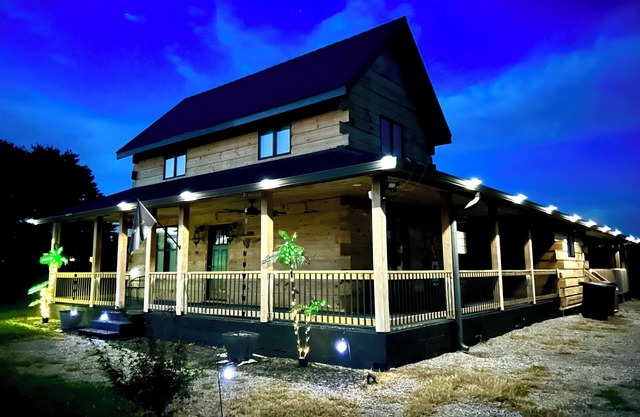 Spacious unique Private 3- unit fully equipped Getaway sleeps 17