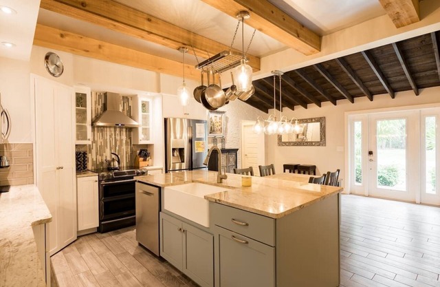 Spacious Vacation Rental in Sarasota /Private Pool /Game Room with Pool Table