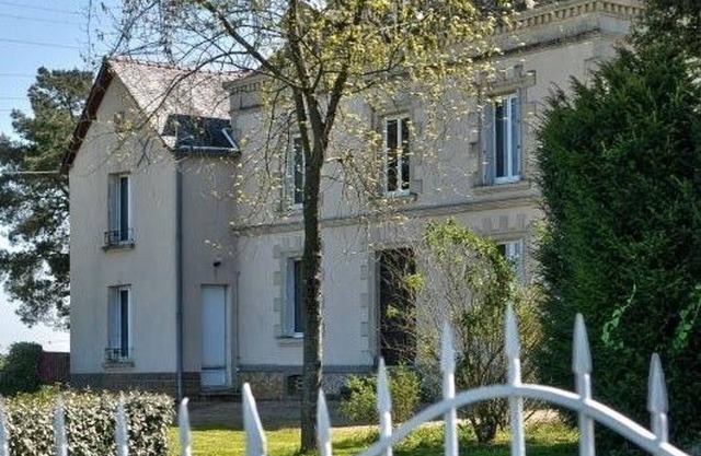 Spacious Vineyard Retreat with Stunning Views, Sauna, and Pet-Friendly Garden