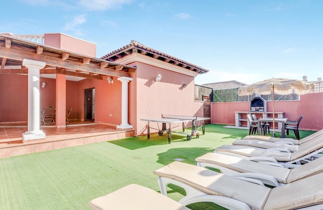 Spacious villa "Don Rodrigo" with Wi-Fi, garden, terrace and pool