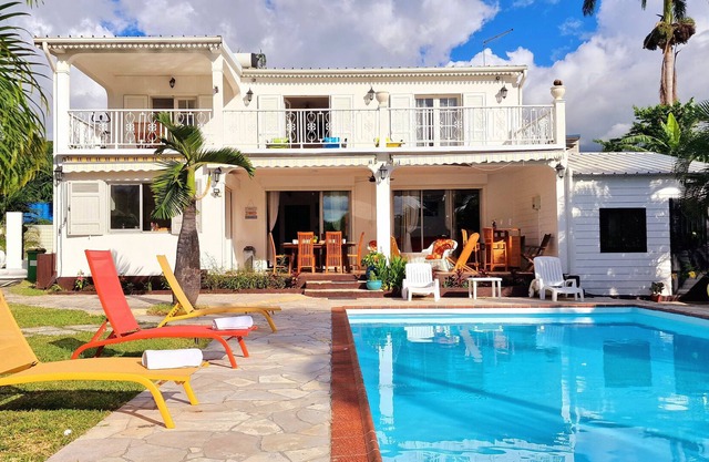 Spacious villa for 8 people with salt pool 10m*6m.located in Saint-Paul