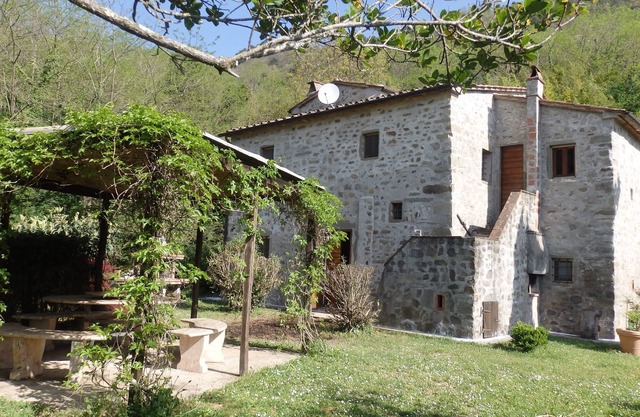 Spacious villa in the typical countryside of Tuscany, tranquillity and peace