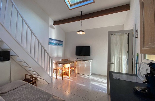 Spacious Villa T2 + Mezzanine, AC, 6 Guests, Terrace, Parking, Close to Beach, Port Leucate