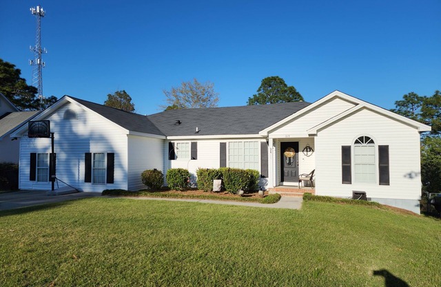 Spacious Villa with swimming pool and game room