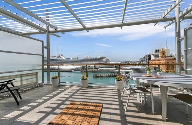 Spacious Water-front Apartment -Princes Wharf 2219