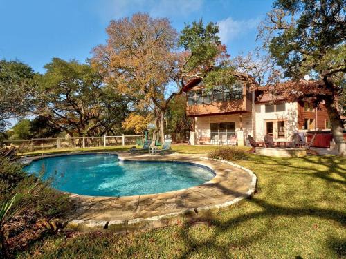Spacious Yet Private Vacation Rental with Pool and Games Room For the Ultimate Family Getaway in Nature, Driftwood Texas