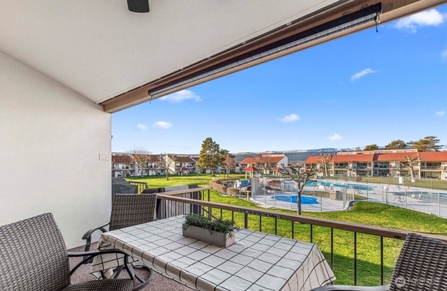 Spanish Villa w/a Spa-Like Feel overlooking large pool & near the Gorge shuttle