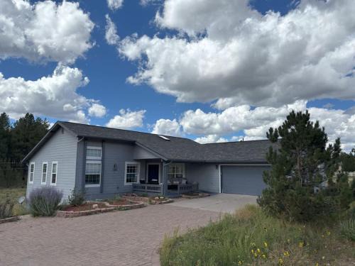 Sparrow Nest Hideaway 5BR Home with Hot Tub