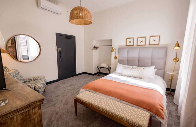 Speakeasy Queen Suite (Rm 3)